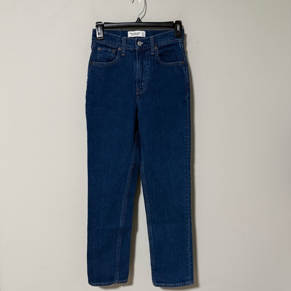 Abercrombie & Fitch Ultra High Rise 90s Straight Jean SIZE 24 Short